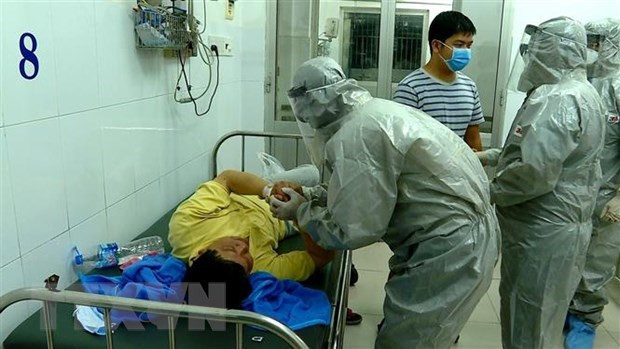 Bệnh viện Đa khoa vùng Tây Nguyên cách ly toàn bộ Khoa Truyền nhiễm có sức chứa 200 bệnh nhân thành một khu vực riêng để ứng phó với bệnh viêm đường hô hấp cấp do chủng mới của virus corona gây ra. (Ảnh: Hoài Thu/TTXVN) Thủ tướng: Chống dịch viêm phổi lạ do virus corona như chống giặc ảnh 1