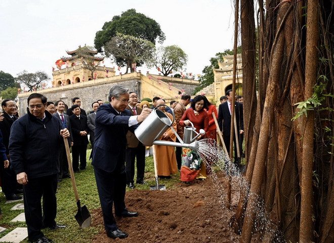 Lãnh đạo Đảng, Nhà nước dâng hương tại Hoàng thành Thăng Long ảnh 1
