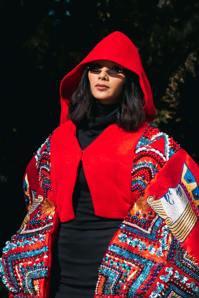 Á hậu Hoàn vũ Hoàng Thuỳ “chất lừ” trên đường phố Paris ảnh 5