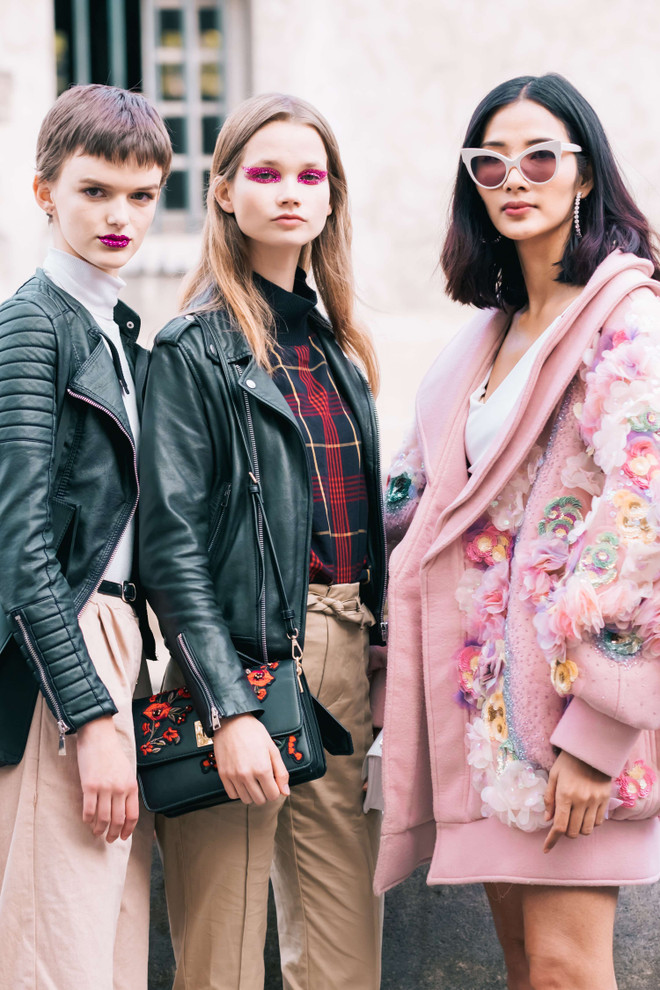 Á hậu Hoàn vũ Hoàng Thuỳ “chất lừ” trên đường phố Paris ảnh 7