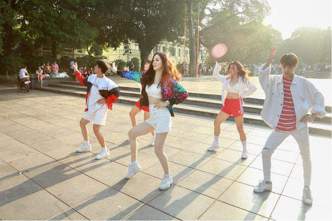 Á hậu Phương Nga nói tiếng Anh lưu loát khi giới thiệu về Hà Nội ảnh 4