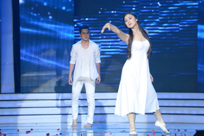 Liveshow 6 Hoa khôi Áo dài: Vũ Thị Ngọc bị loại vì “đứng hình” ảnh 9