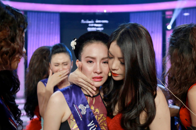 Liveshow 6 Hoa khôi Áo dài: Vũ Thị Ngọc bị loại vì “đứng hình” ảnh 1