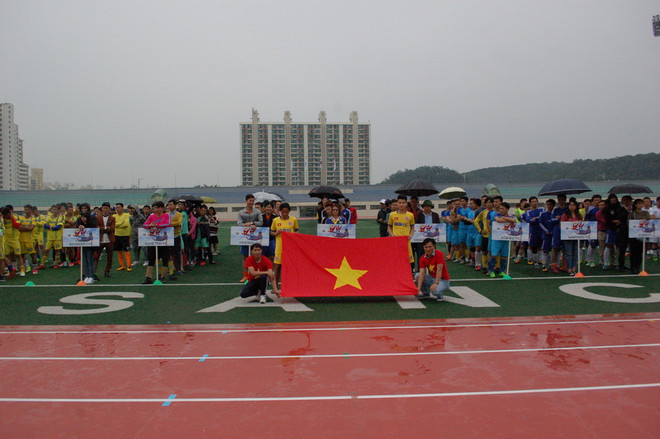 Người Việt tại Hàn Quốc tổ chức giải bóng đá gây quỹ từ thiện ảnh 1