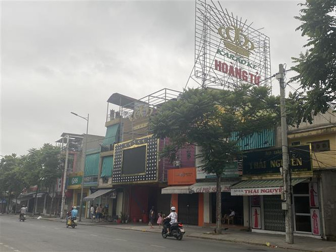 Tước giấy phép của điểm kinh doanh karaoke vi phạm Chỉ thị 16 ảnh 1