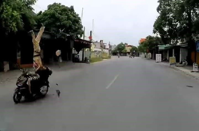 Hải Phòng: Người vi phạm giao thông húc văng cảnh sát ảnh 1