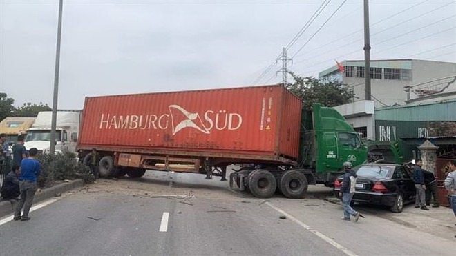 Hải Phòng: Tai nạn giao thông liên hoàn khiến hai người thương vong ảnh 1