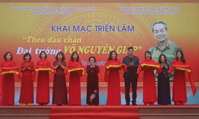 Khai mạc triển lãm 'Theo dấu chân Đại tướng Võ Nguyên Giáp' ảnh 1