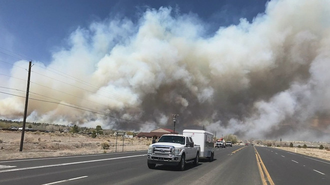  Hơn 2.000 người sơ tán vì cháy rừng lan rộng ở miền Tây Nam nước Mỹ ảnh 1