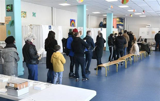 Hai ứng cử viên tổng thống Pháp Macron và Le Pen cùng bước vào vòng 2 ảnh 1