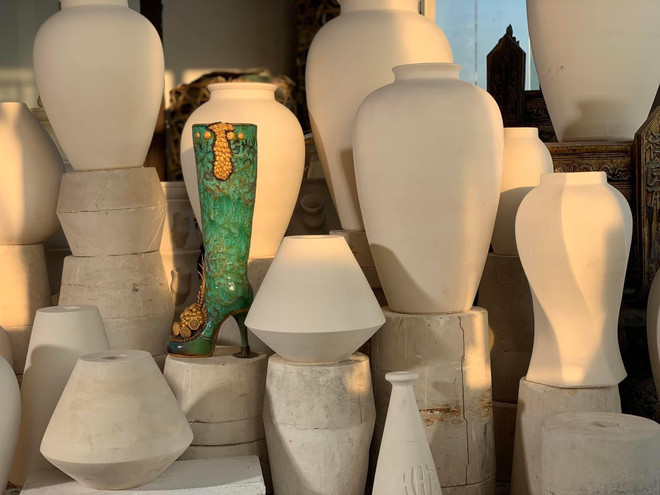 Triển lãm Chiếc giày gốm Bát Tràng và cuộc dạo chơi cùng văn hóa Italy ảnh 1