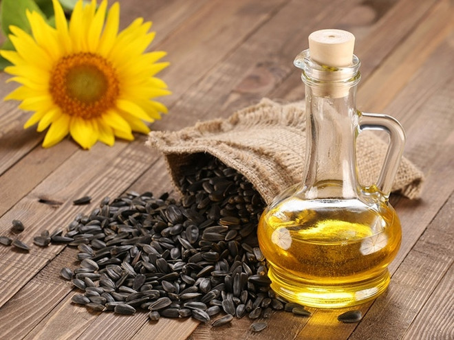 Anh: Một số chuỗi siêu thị hạn chế lượng dầu ăn khách có thể mua ảnh 1