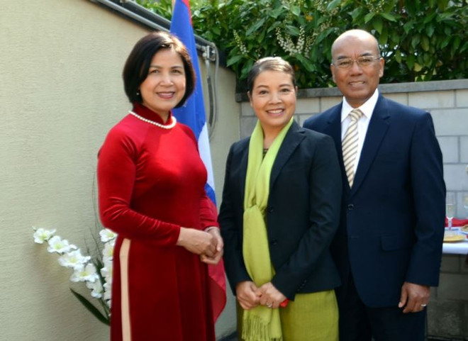 Phái đoàn Việt Nam ở Thụy Sĩ chung vui Tết cổ truyền Bunpimay của Lào ảnh 2