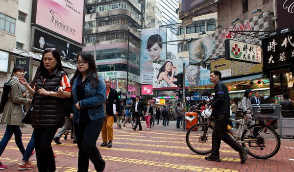 Khách du lịch giảm chi tiêu, kinh tế Hong Kong tăng trưởng chậm ảnh 1