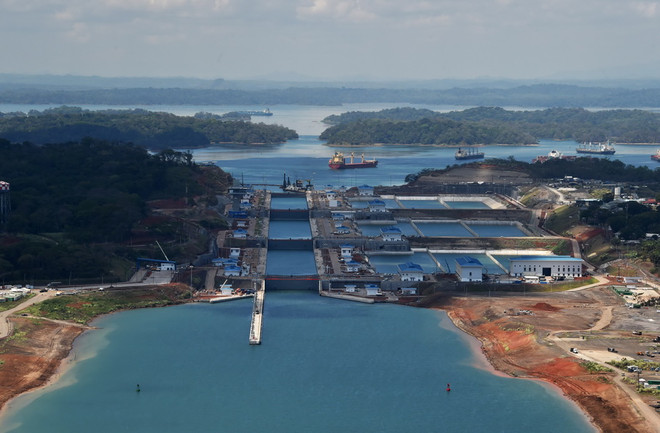 Dự án mở rộng, nâng cấp kênh đào Panama tại âu thuyền Gatun ở Colon, Panama. (Nguồn: AFP/TTXVN) Trung Quốc quan tâm đến khu đất chiến lược cạnh Kênh đào Panama ảnh 1