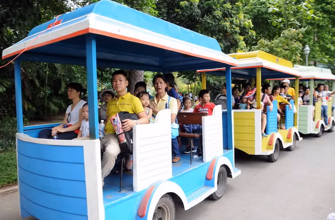 Thí điểm xe 4 bánh chạy điện chở khách du lịch trong khu vực hạn chế ảnh 1