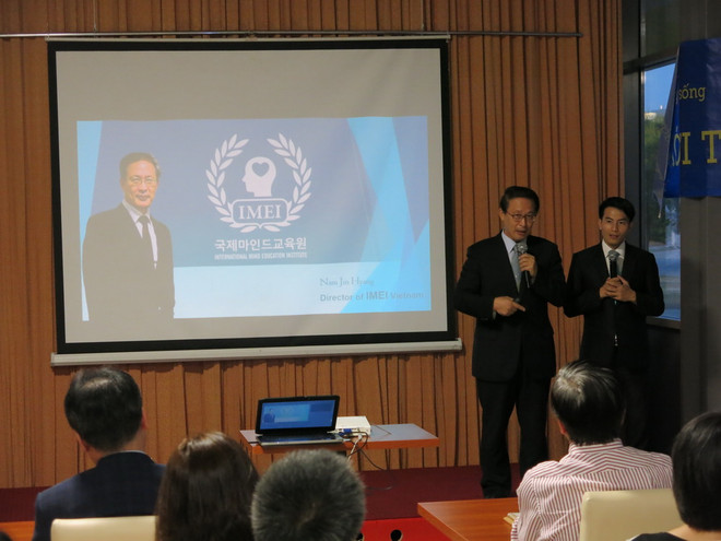 Trao đổi về "Giáo dục tâm thức" cho thanh thiếu niên tại Budapest ảnh 1