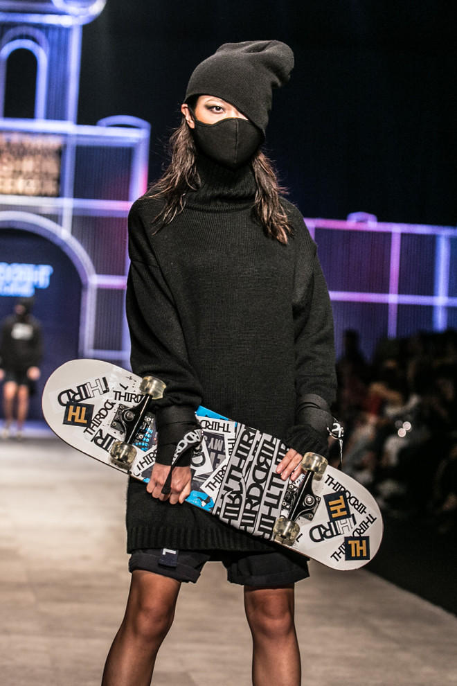 Hoàng Thùy táo bạo với áo brallete ren hở bra đầy khêu gợi ảnh 23