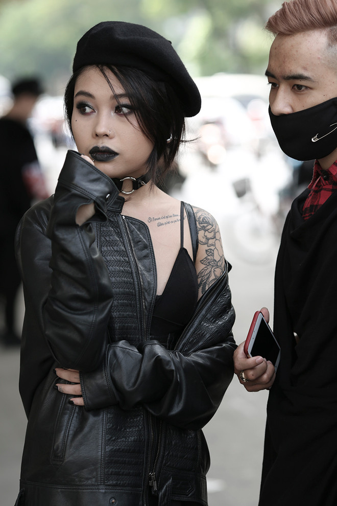 Hoàng Thùy táo bạo với áo brallete ren hở bra đầy khêu gợi ảnh 18