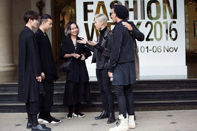 Hoàng Thùy táo bạo với áo brallete ren hở bra đầy khêu gợi ảnh 11