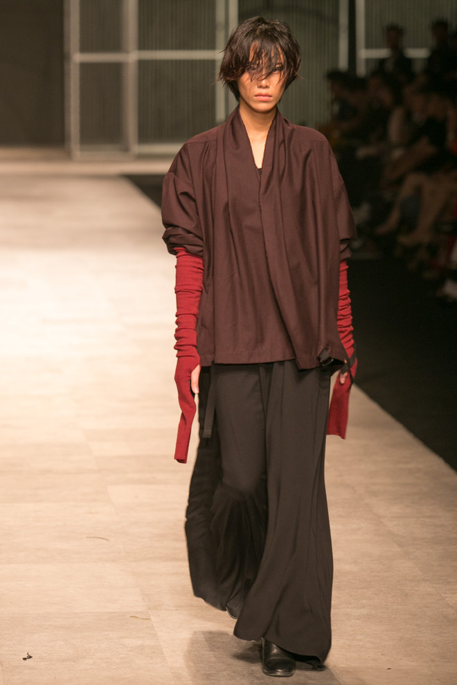 Hoàng Thùy táo bạo với áo brallete ren hở bra đầy khêu gợi ảnh 24