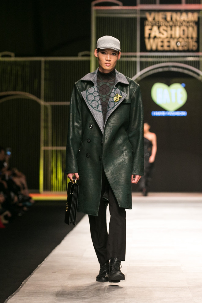 Hoàng Thùy táo bạo với áo brallete ren hở bra đầy khêu gợi ảnh 7