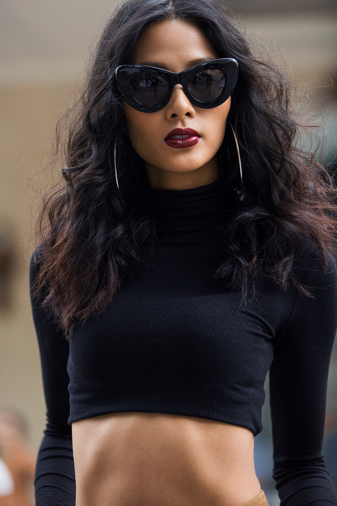 Hoàng Thùy táo bạo với áo brallete ren hở bra đầy khêu gợi ảnh 20