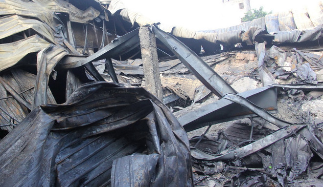 Cháy dữ dội thiêu rụi khoảng 1.200m2 nhà xưởng sản xuất bao bì ảnh 1