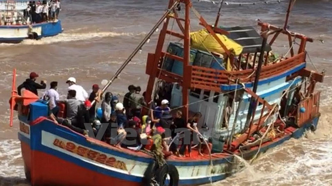 Khẩn trương tìm kiếm người mất tích trong vụ chìm tàu trên sông Gành ảnh 1