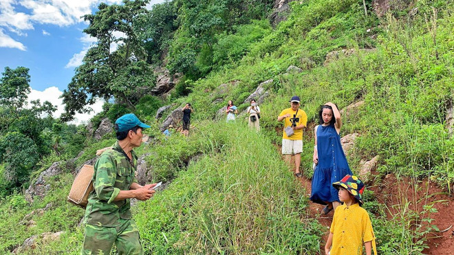 Giới trẻ Việt cũng ưa những trải nghiệm ở những điểm đến hoang sơ, mới lạ. (Ảnh: Mai Mai/Vietnam+) Du lịch Việt trước thách thức cơ cấu lại để ‘sống sót’ sau COVID-19 ảnh 2