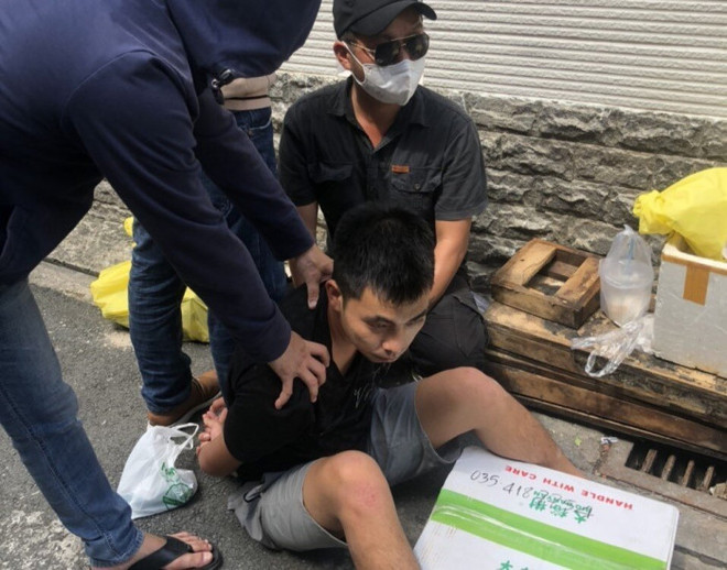 Phát hiện vụ cất giấu 8 bánh heroin trong thùng hàng quạt gió ảnh 1