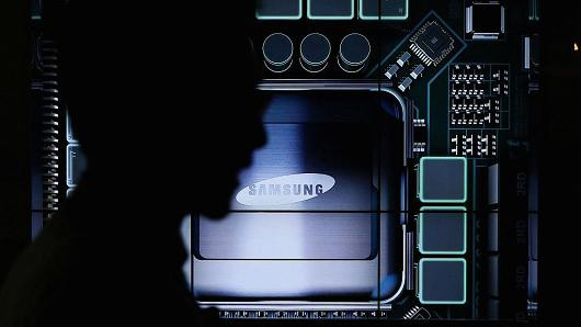 Samsung lên "ngôi vương" trên thị trường chip bán dẫn thế giới ảnh 1