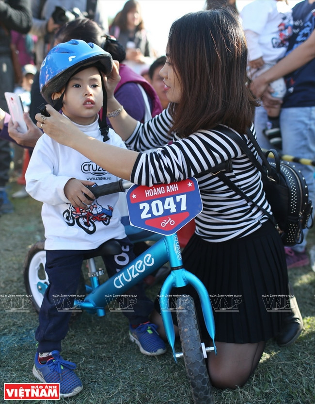 Những cuộc đua xe đạp thăng bằng thú vị của các vận động viên nhí ảnh 2