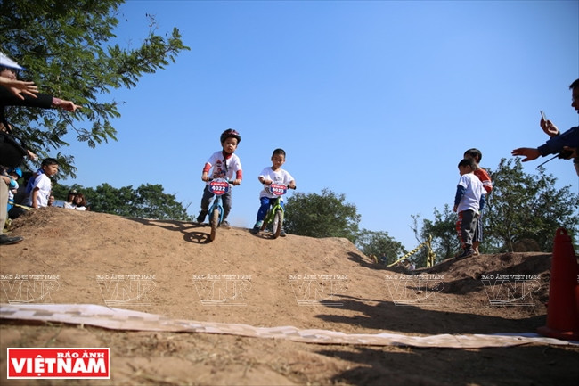 Những cuộc đua xe đạp thăng bằng thú vị của các vận động viên nhí ảnh 4