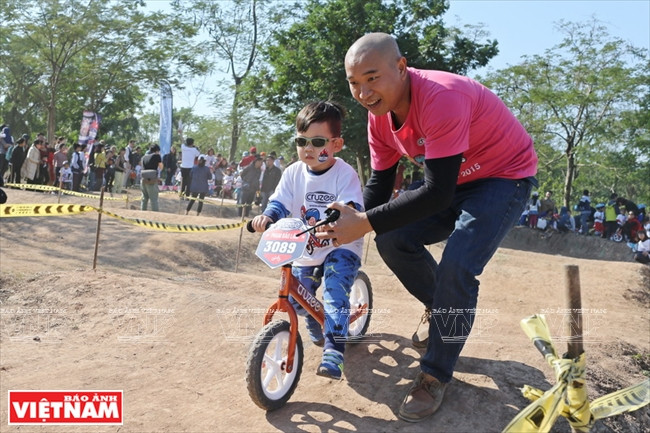 Những cuộc đua xe đạp thăng bằng thú vị của các vận động viên nhí ảnh 8