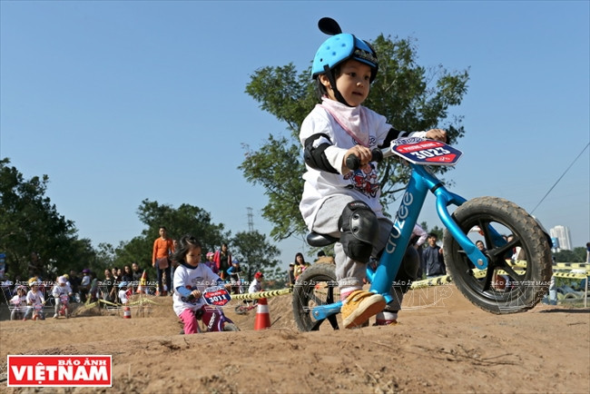 Những cuộc đua xe đạp thăng bằng thú vị của các vận động viên nhí ảnh 6