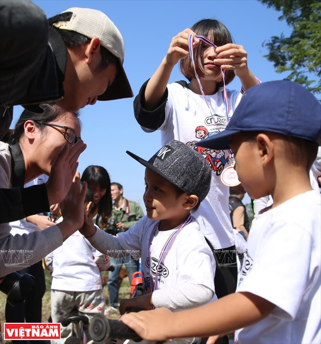 Những cuộc đua xe đạp thăng bằng thú vị của các vận động viên nhí ảnh 10