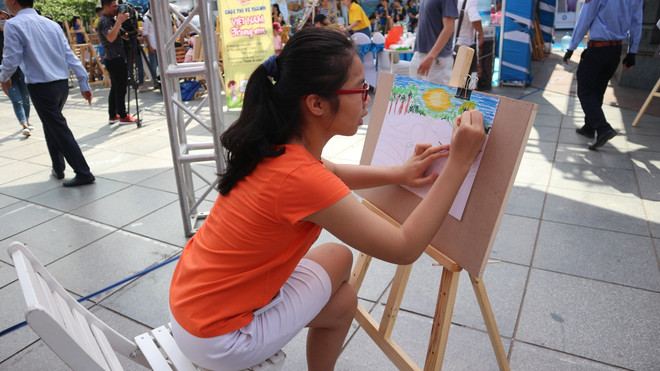 Thỏa sức sáng tạo trong cuộc thi vẽ 'Việt Nam trong em' ảnh 1