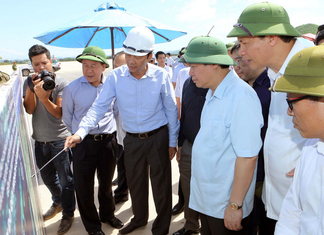 Phó Thủ tướng thị sát Khu hành chính-kinh tế đặc biệt Vân Đồn ảnh 1