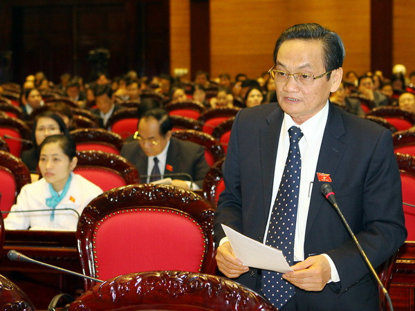 Đại biểu Quốc hội thành phố Hồ Chí Minh Trần Du Lịch phát biểu ý kiến. (Ảnh: Trọng Đức/TTXVN) Đại biểu Quốc hội trông đợi những quyết sách mạnh mẽ hơn ảnh 1
