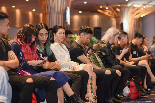 Các cố vấn The Face Việt Nam 2018 xuất hiện với thời trang ‘chói lọi’ ảnh 7