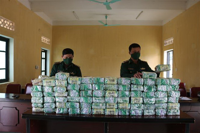 Nghệ An: Truy bắt các đối tượng trốn chạy bỏ lại 100kg nghi là ma túy ảnh 1