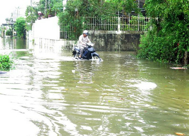 Quảng Ngãi: Nước lũ dâng cao, nhiều khu dân cư bị ngập nặng ảnh 1
