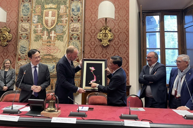 Việt Nam và Italy kết nối hợp tác trong lĩnh vực sản xuất tơ lụa ảnh 1