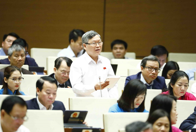 Đại biểu QH: Cần quan tâm đúng mức đến thu nhập của cán bộ, công chức ảnh 1