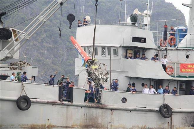 Tìm thấy thi thể nạn nhân cuối cùng trong vụ máy bay rơi trên biển ảnh 1