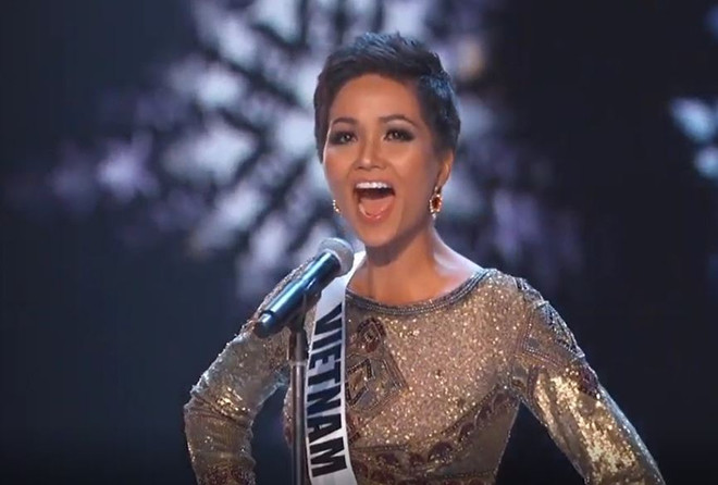 H'Hen Niê trả lời ứng xử. Miss Universe 2018: H'Hen Niê xuất sắc lọt top 5 chung cuộc ảnh 2