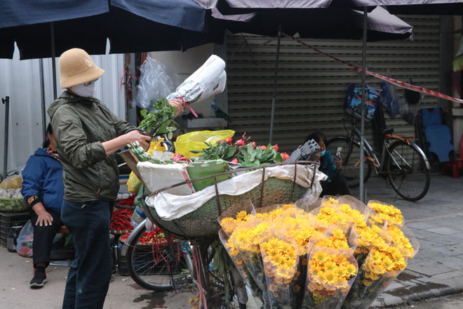 Hà Nội: Giá hàng hóa ổn định trong ngày đầu tiên của tháng Hai Âm lịch ảnh 2