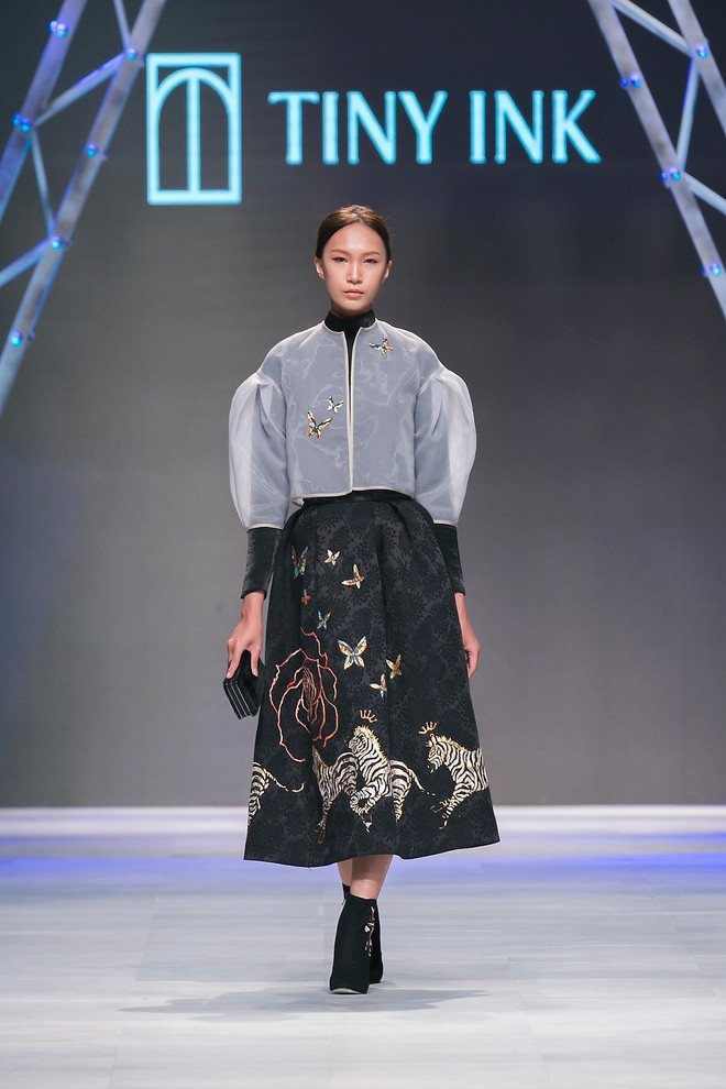 Câu chuyện kỳ lạ trong vườn hồng tình ái của Tiny Ink ảnh 3