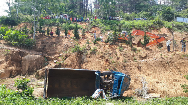 Lâm Đồng: Xe tải lao xuống vực sâu 40 mét, tài xế bị thương nặng ảnh 2